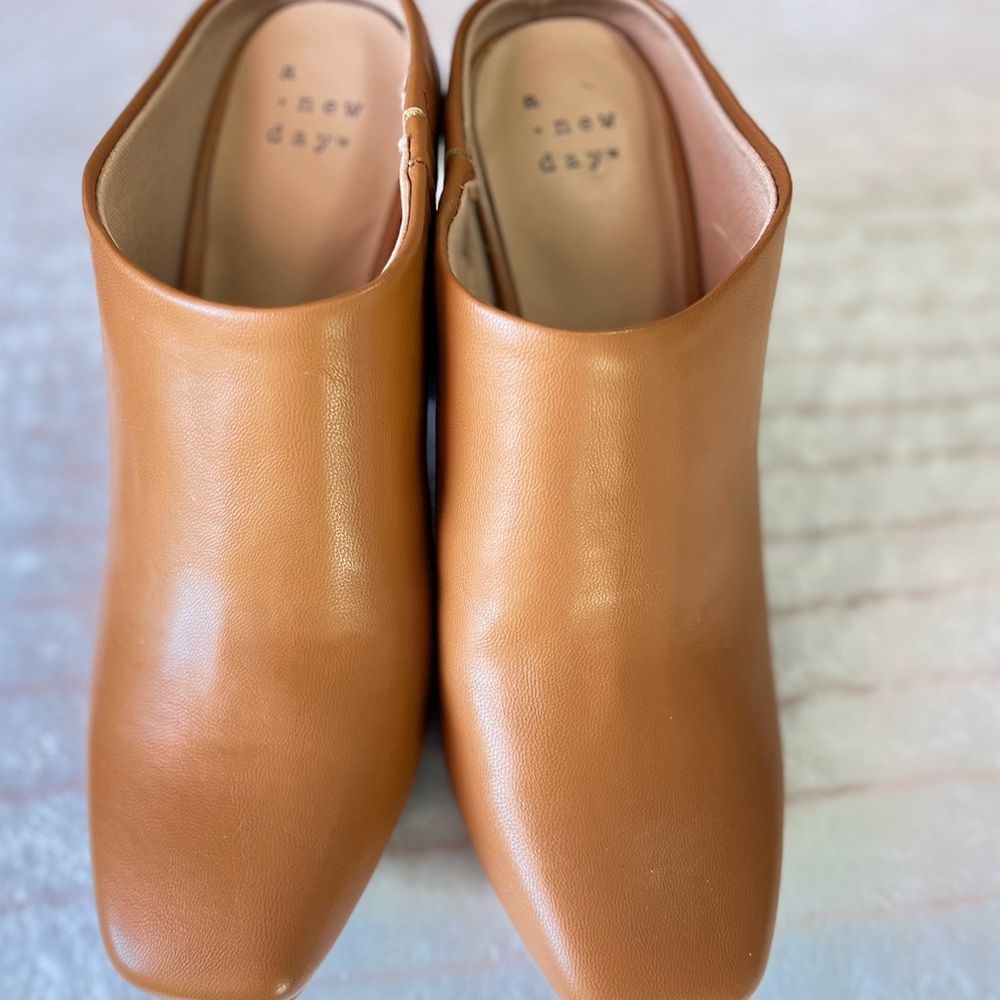 Women's booties - Picture 2 of 6